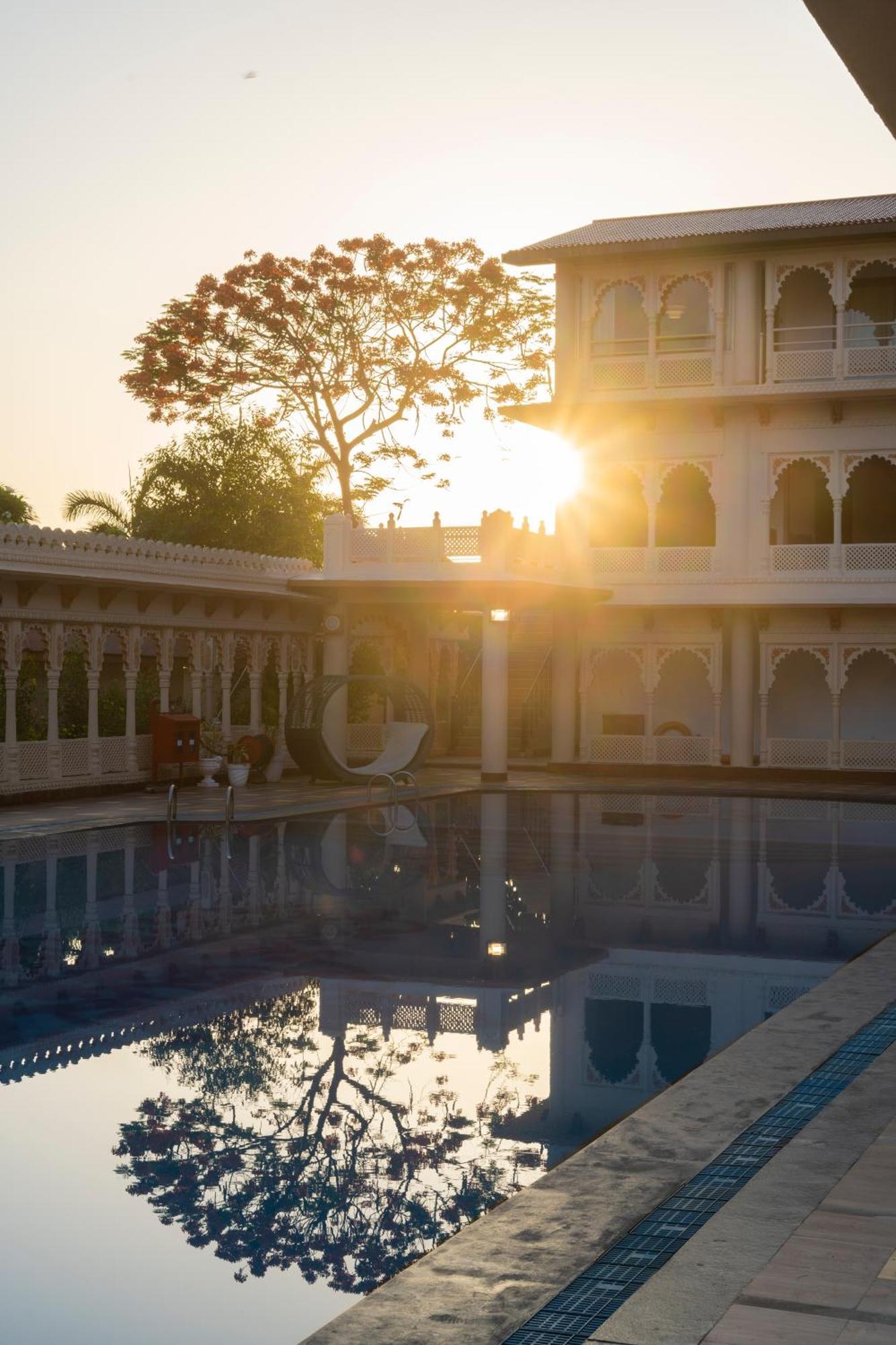 Holiday Resort & Spa A Unit Of S Poddar Group Gāndhīdhām Eksteriør billede