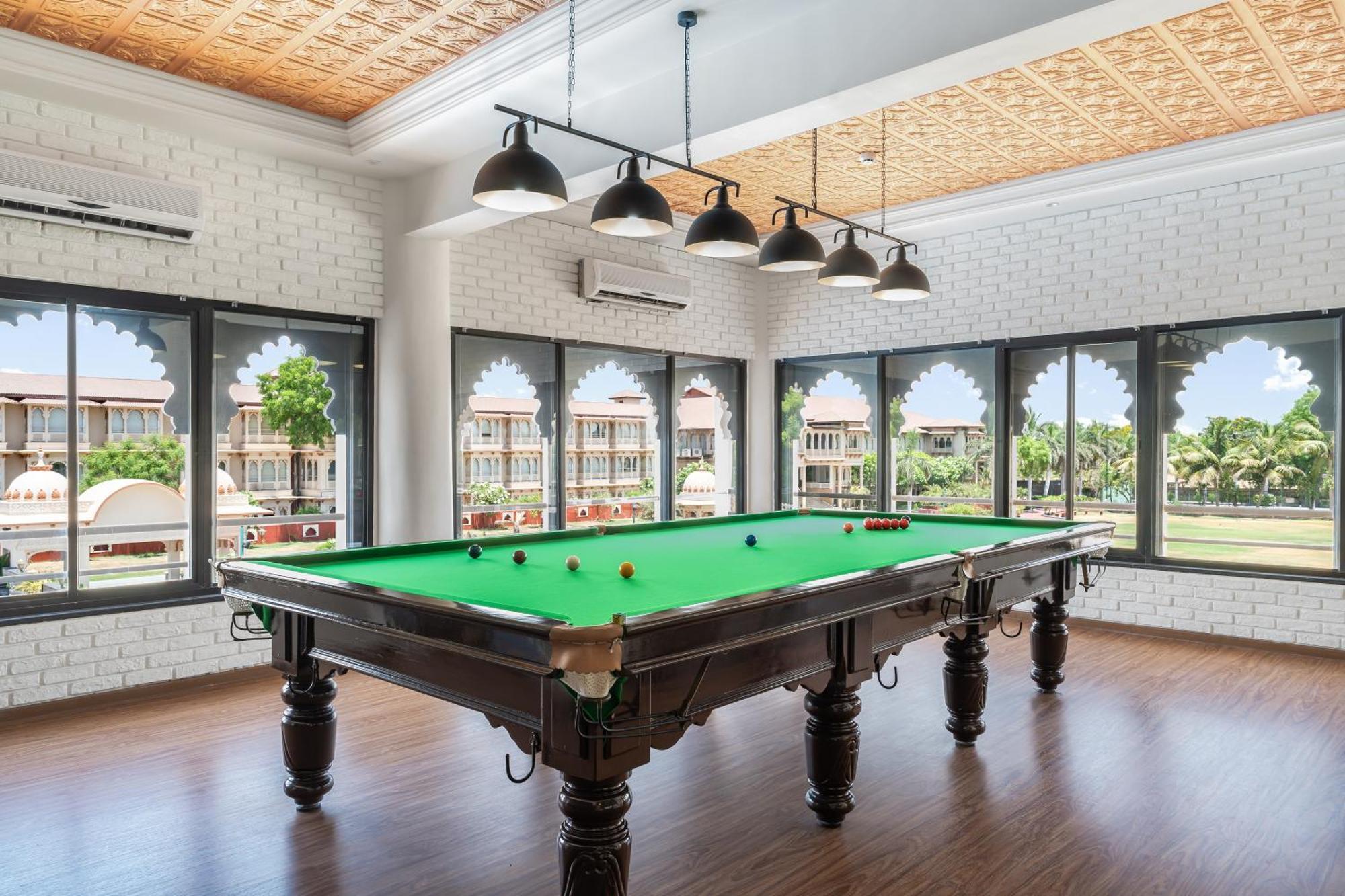 Holiday Resort & Spa A Unit Of S Poddar Group Gāndhīdhām Eksteriør billede
